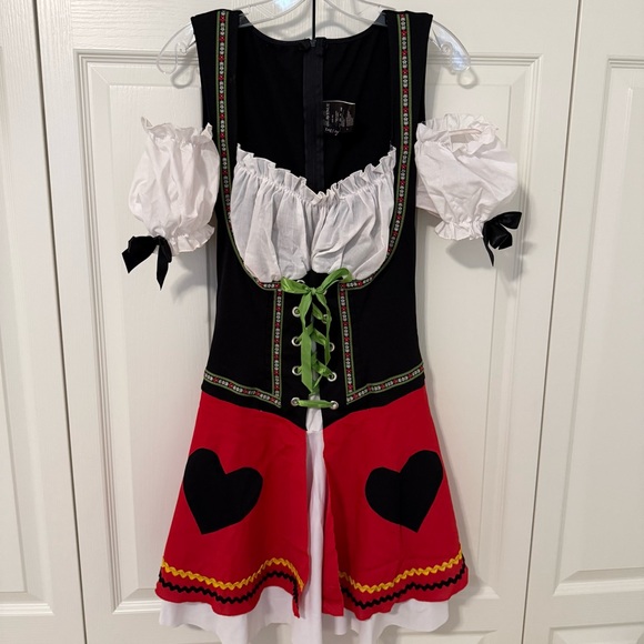 Women’s “Bavarian Beauty” Beer Maid Halloween Costume, M/L - Picture 4 of 12
